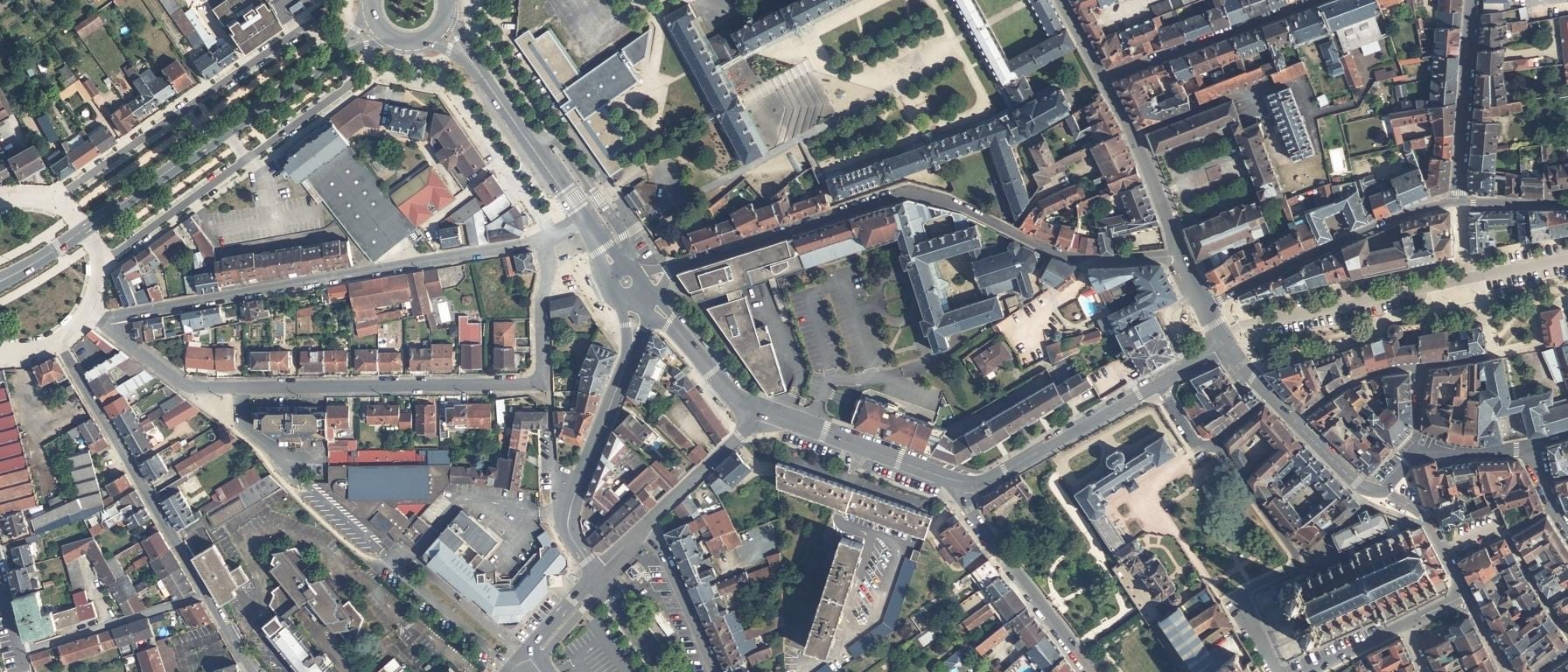 Vue aérienne de IFSI Croix Rouge Française Moulins - rentrée en septembre (03)