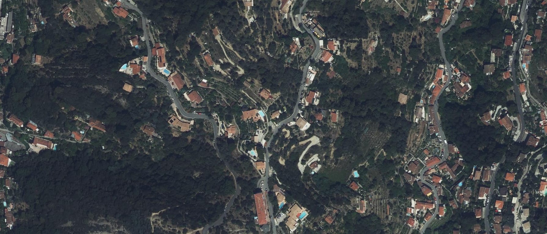 Vue aérienne de Sciences Po - Hong Kong University - Campus de Menton (06)