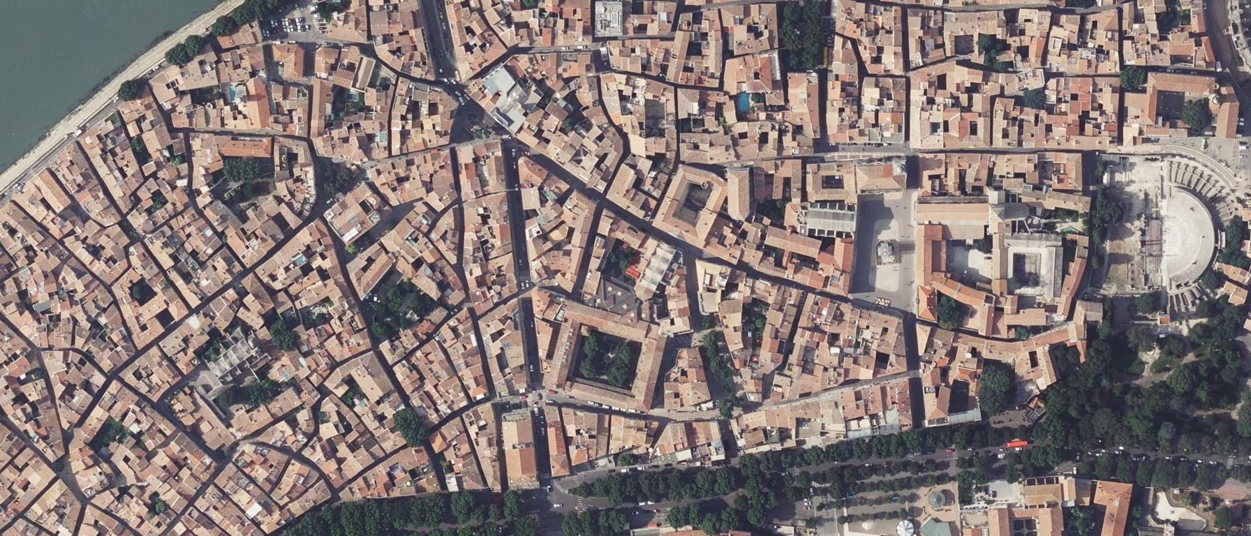 Vue aérienne de Aix-Marseille Université - Site d'Arles