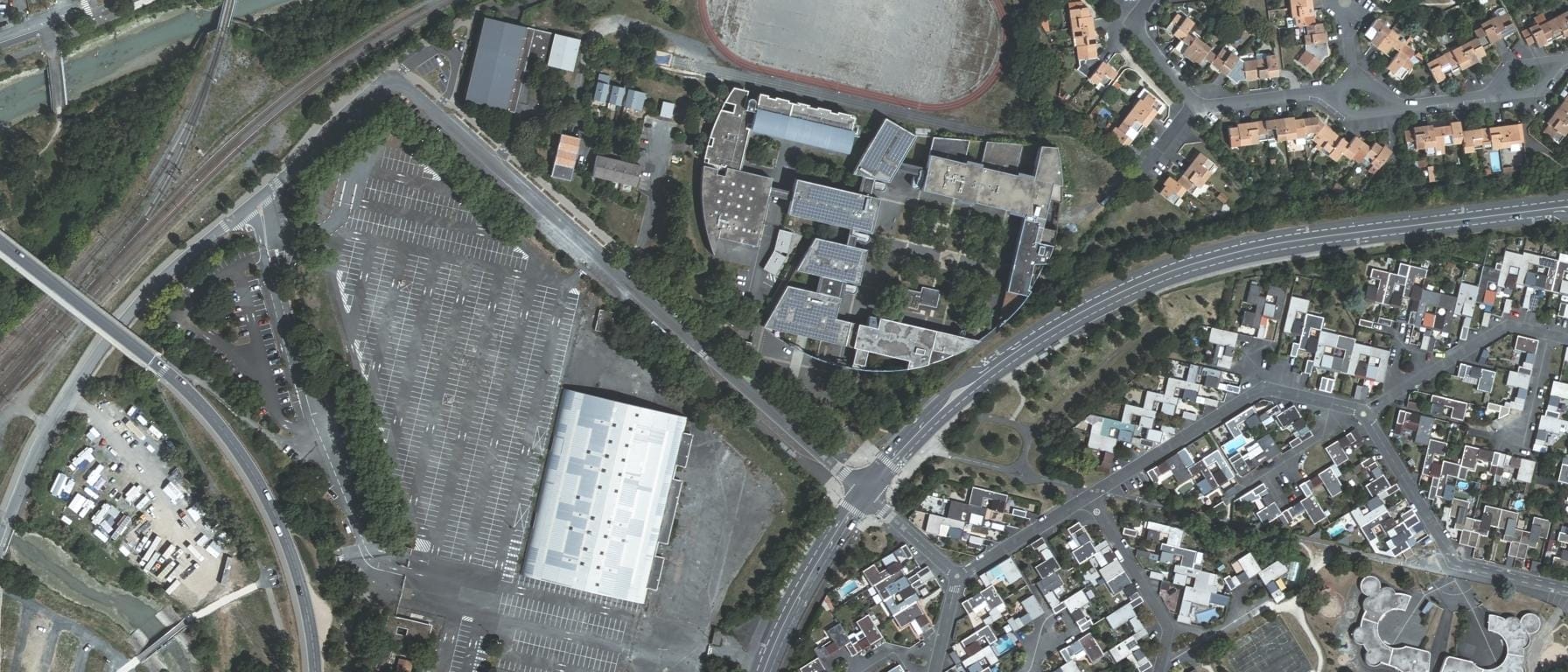 Vue aérienne de Lycée René-Josué Valin