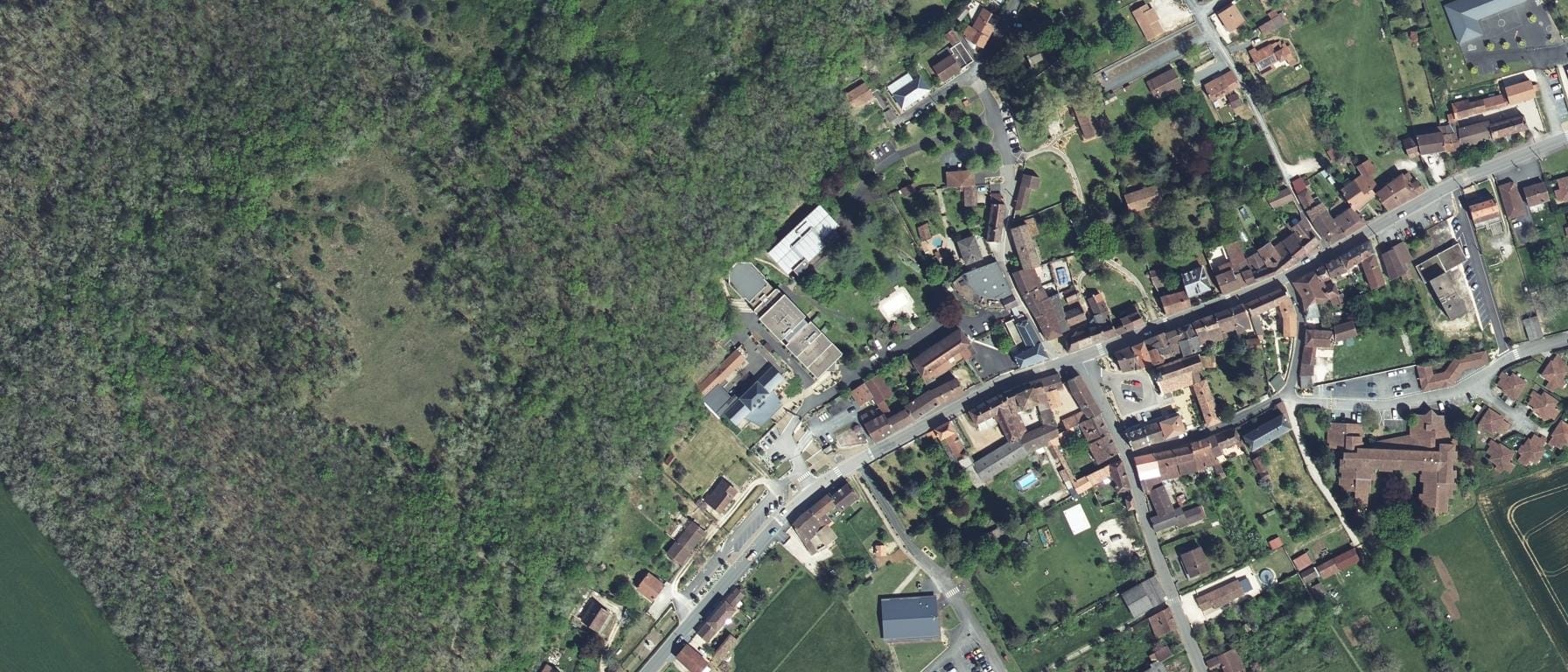 Vue aérienne de Ecole de Savignac - hôtellerie - restauration - événementiel. (Savignac-les-Eglises - 24)