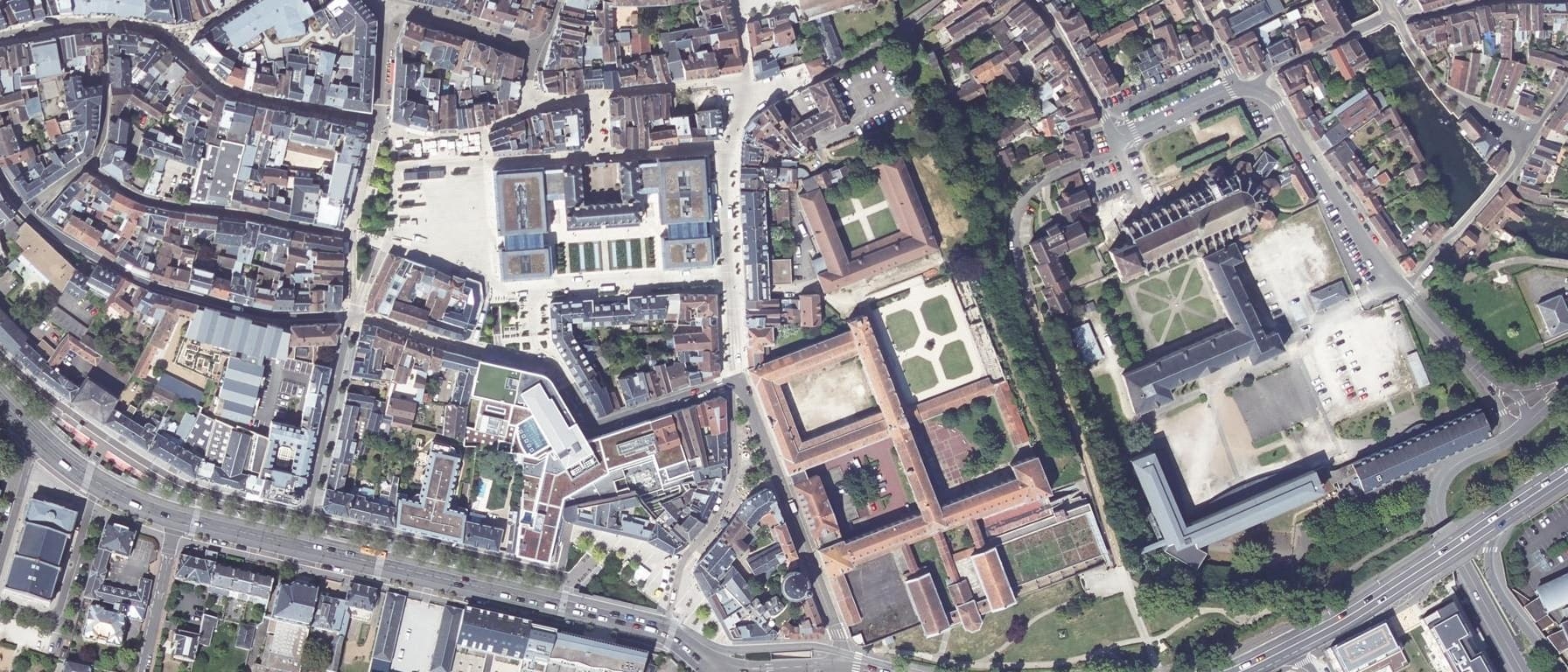Vue aérienne de International Beauty and Cosmetic Business School by Régine Ferrère