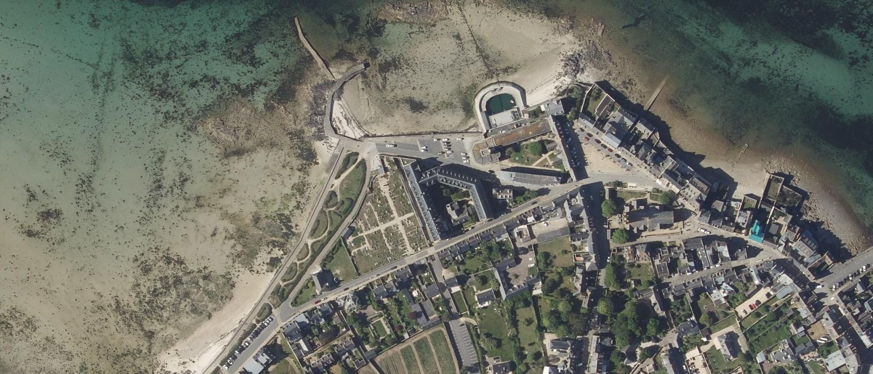 Vue aérienne de Observatoire océanologique de Roscoff - Sorbonne Université