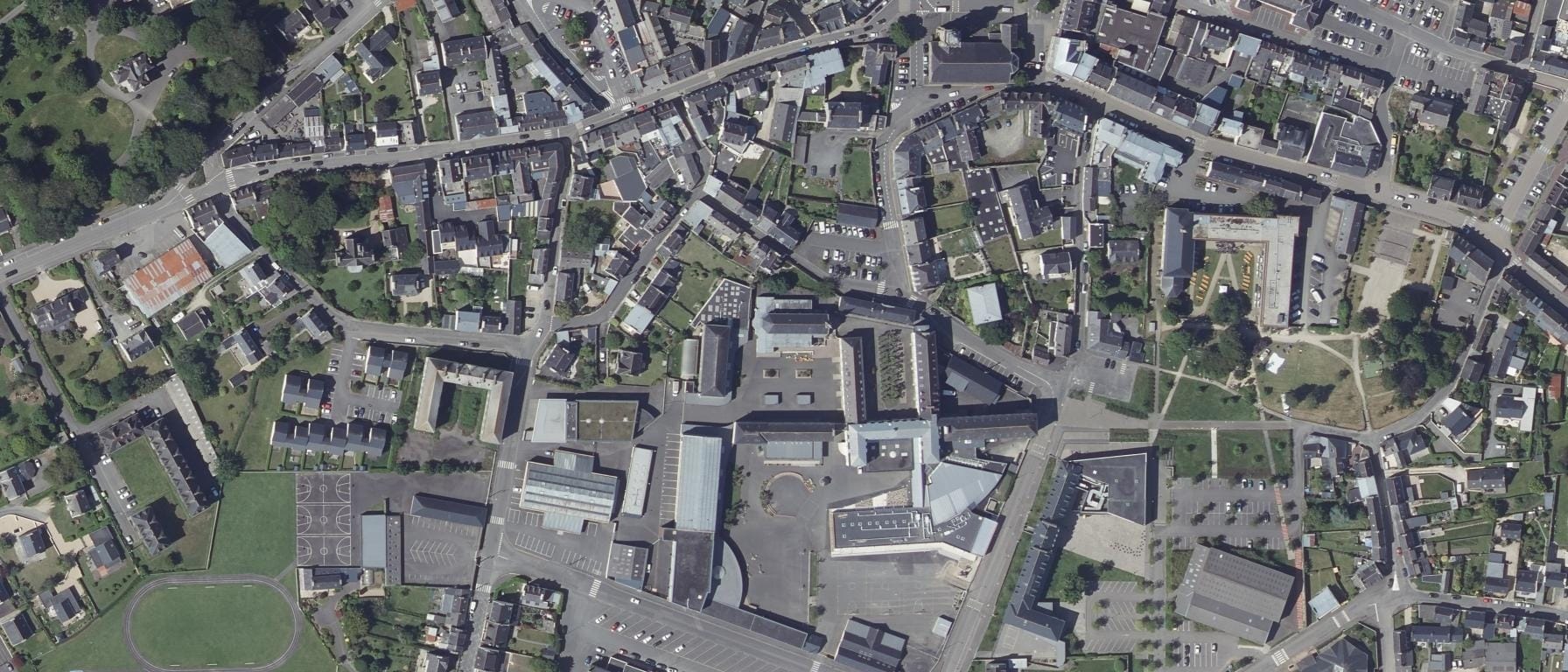 Vue aérienne de Saint-François Notre-Dame de Lesneven - UFA Arep 29