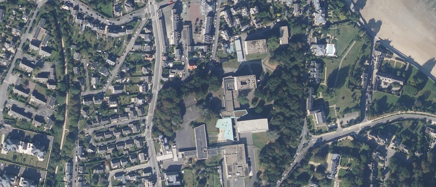 Vue aérienne de Lycée des Métiers - Hotelier et Restauration - Yvon Bourges