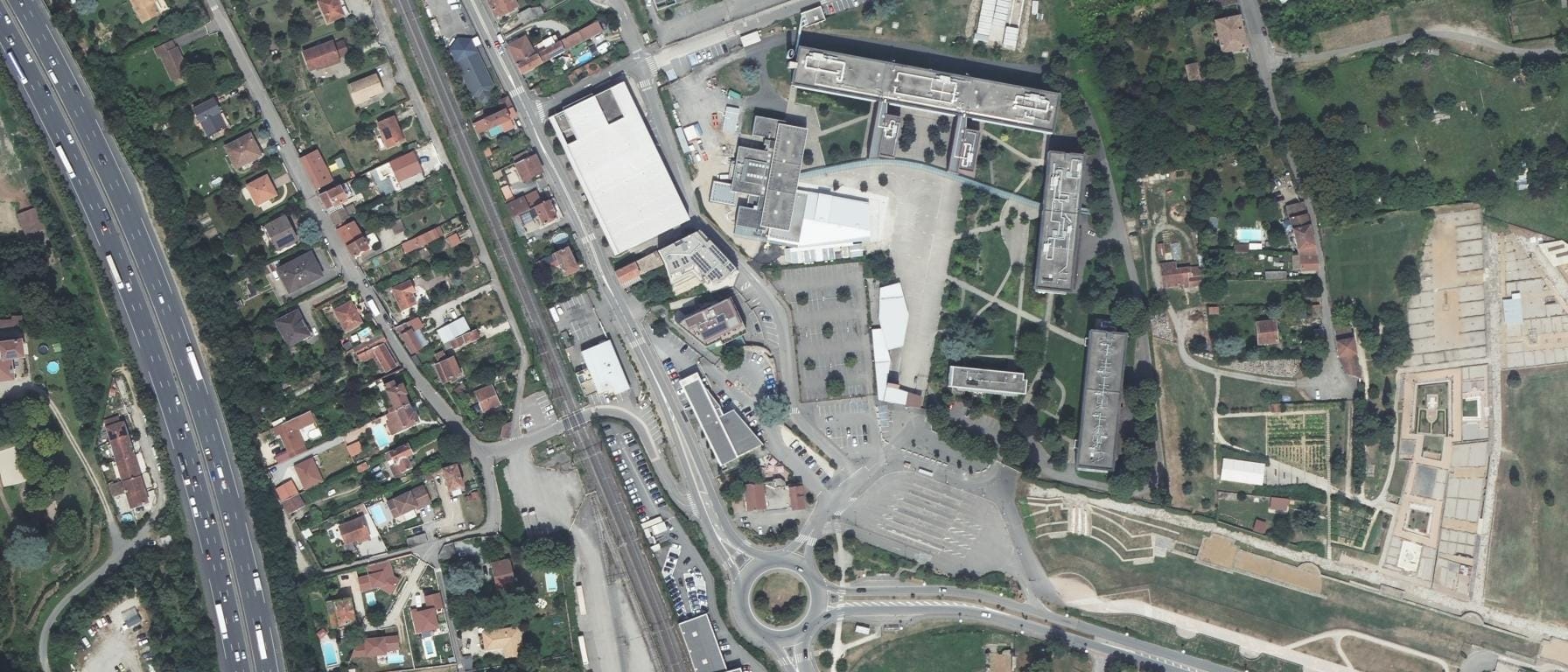 Vue aérienne de Lycée Ella Fitzgerald St Romain en Gal