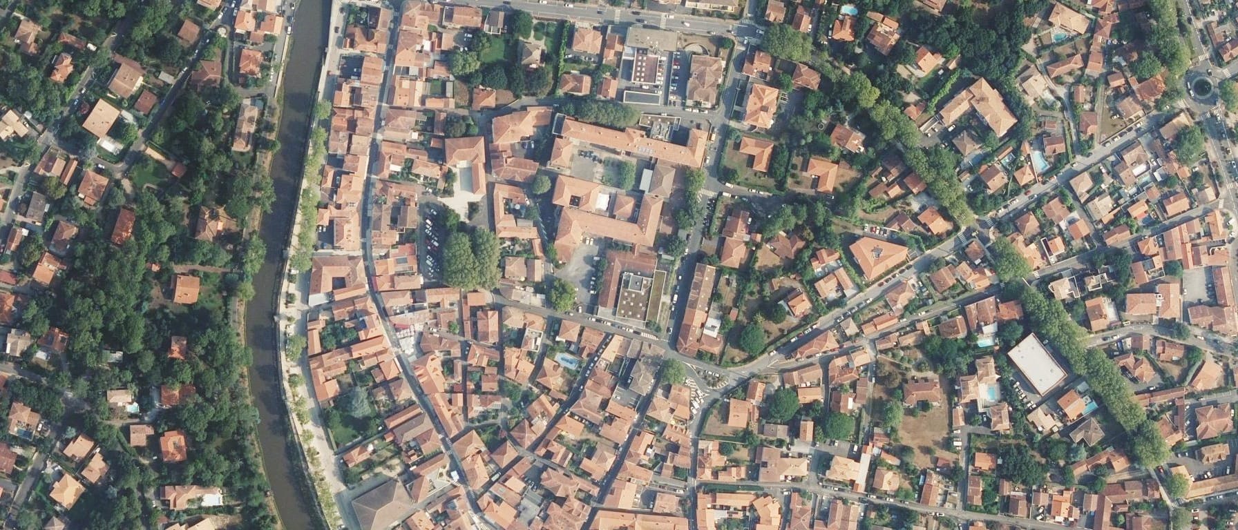 Vue aérienne de Lycée des métiers de l'hôtellerie et du commerce Louis Darmante
