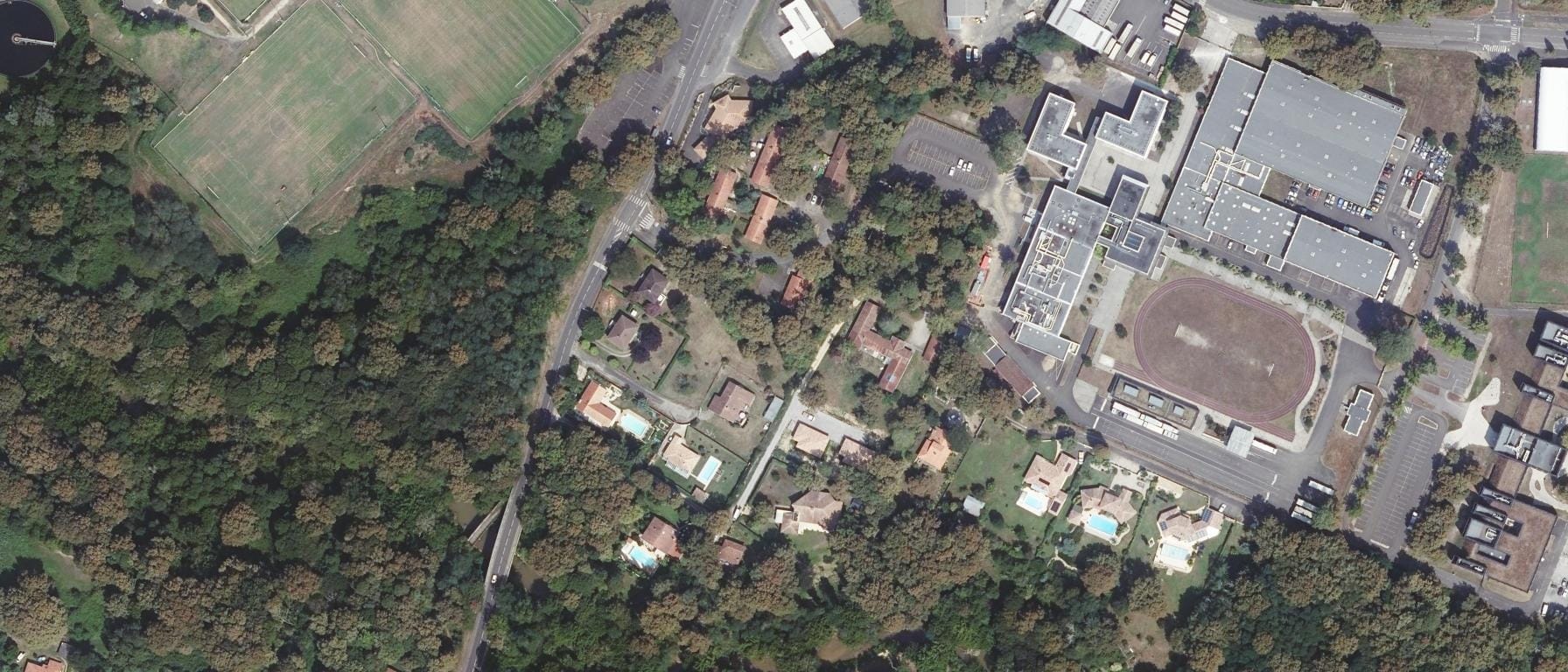 Vue aérienne de Lycée des métiers de l'automobile et du transport Fréderic Estève