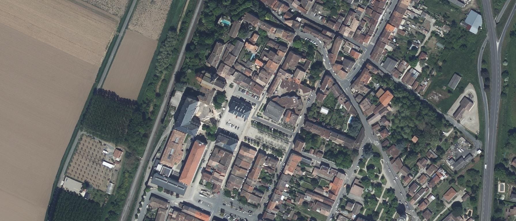 Vue aérienne de Porte Du Lot Lycee Des Metiers Des Maintenances Des Engins De Travaux Publics Et Des Machines Agricoles