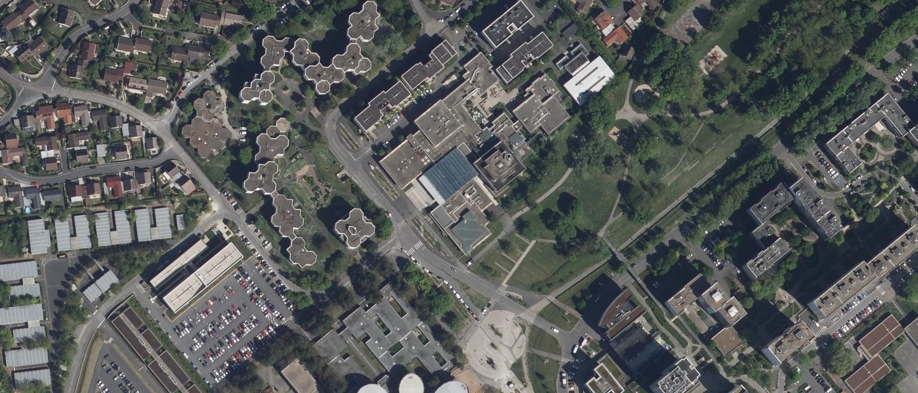 Vue aérienne de NEOMA Business School - Global BBA - Parcours CESEM Global Double Degree - Campus de Reims