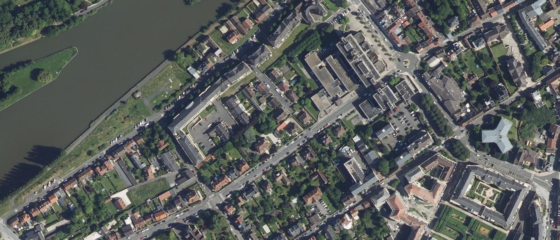 Vue aérienne de Cursus Humanités et technologie UTC Université de Technologie de Compiègne
