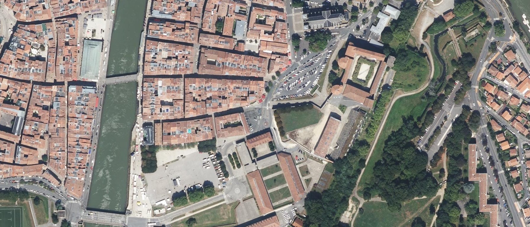 Vue aérienne de Université de Pau et des pays de l'Adour - Collège EEI (Bayonne)