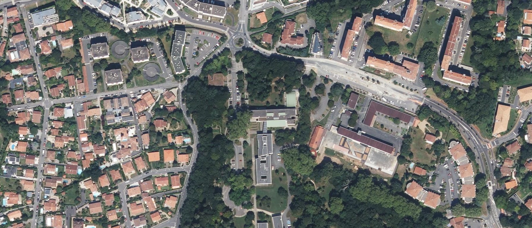 Vue aérienne de Université de Pau et des pays de l'Adour - Collège STEE (Anglet)
