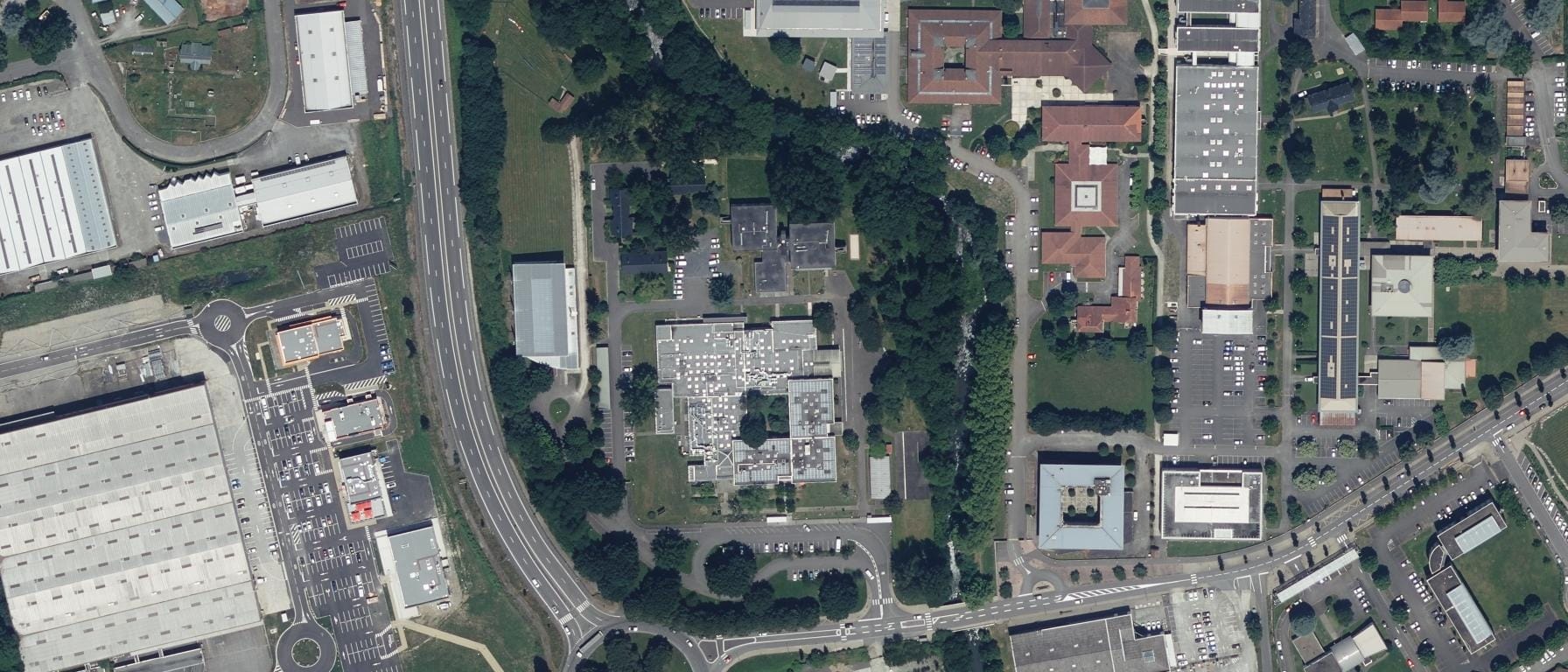 Vue aérienne de Lycée des métiers Lautréamont - CFA Public Education Nationale
