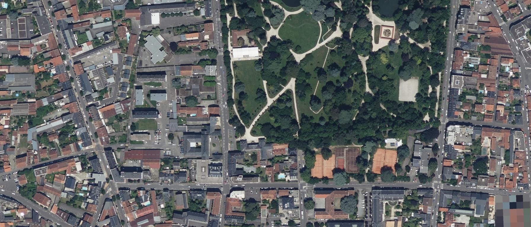 Vue aérienne de École supérieure d'art et de design des Pyrénées – site de Tarbes
