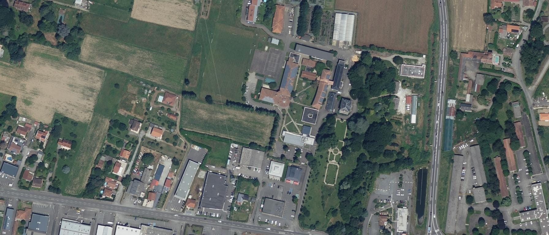 Vue aérienne de UFA de Tarbes Adriana