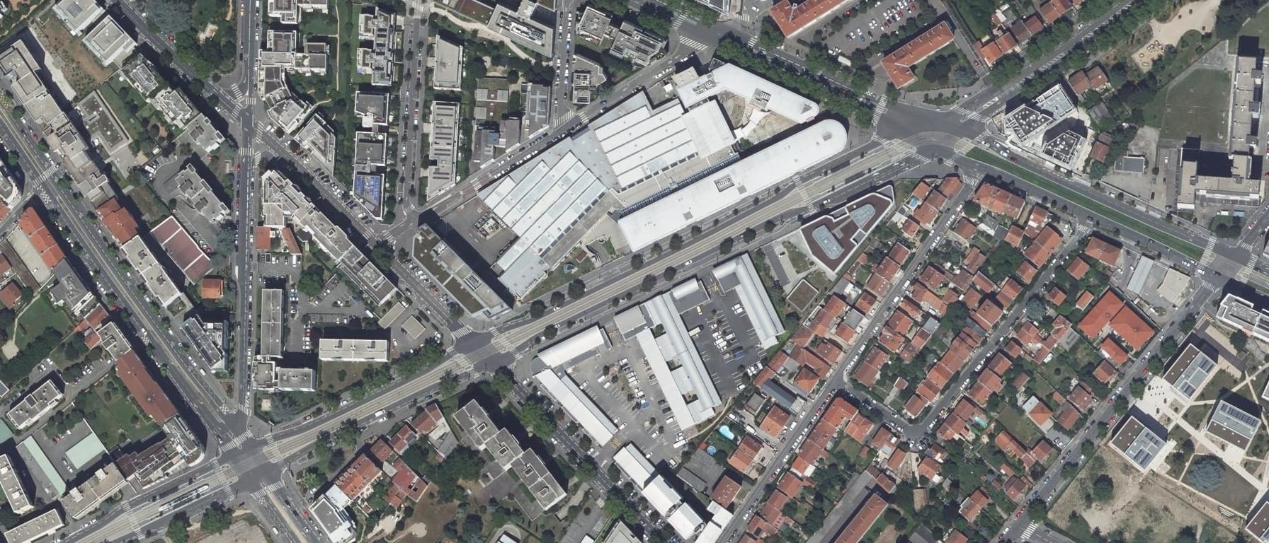 Vue aérienne de ISPA - Institut supérieur de plasturgie appliquée. (Lyon 8e Arrondissement - 69)