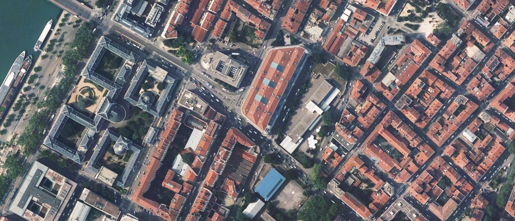Vue aérienne de ESCE - Programme Grande Ecole - Sciences Politiques Internationales - Campus de Lyon