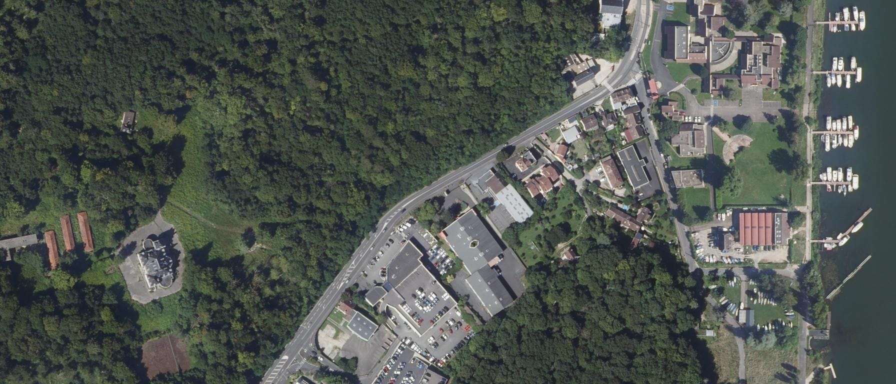Vue aérienne de I.F.S.I. du centre hospitalier du sud Seine-et-Marne (Montereau)