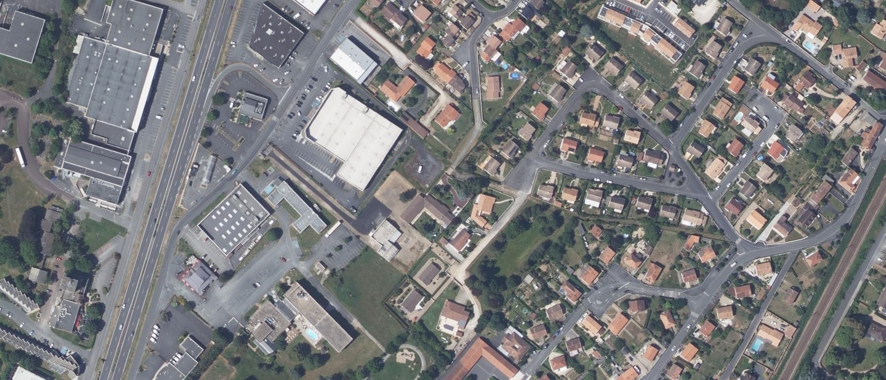 Vue aérienne de ISME Poitiers (Chasseneuil-du-Poitou - 86)