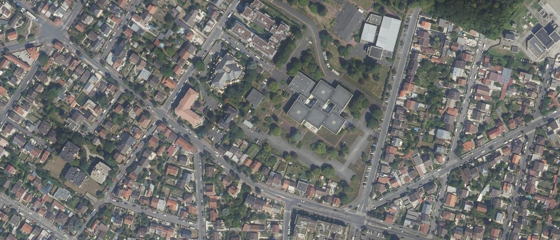 Vue aérienne de Antenne de Livry Gargan de l'Institut national supérieur du professorat et de l'éducation de l'académie de Créteil
