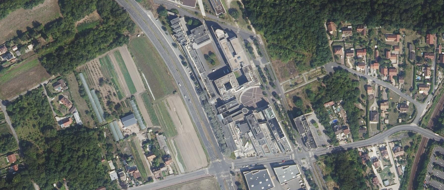 Vue aérienne de Antenne de Neuville de l'institut des sciences et techniques, CY Cergy Paris Université