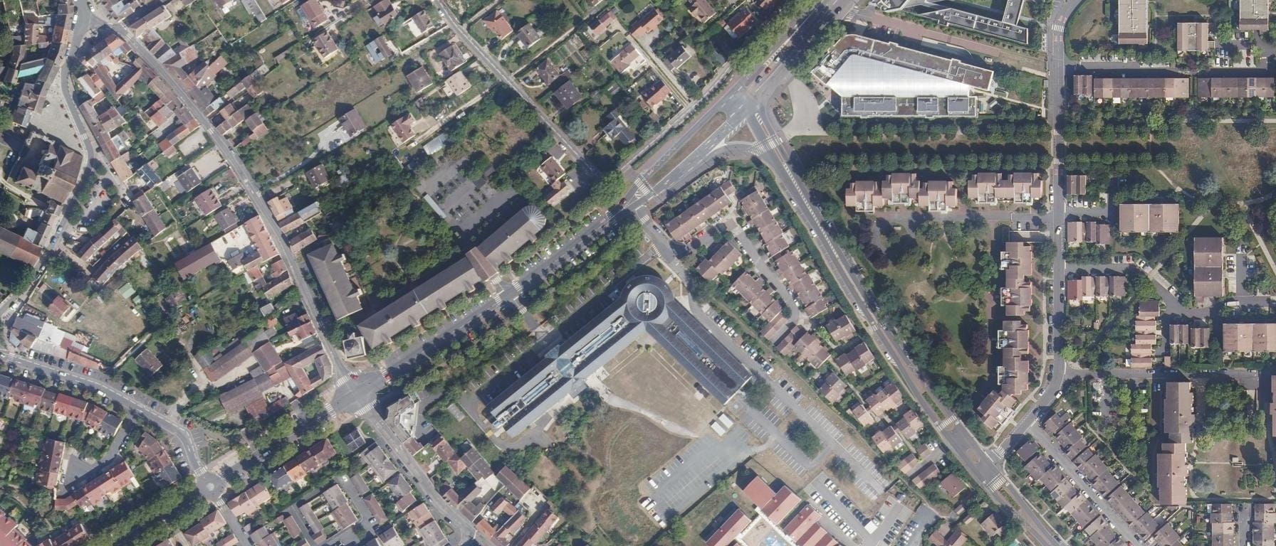 Vue aérienne de ESMC BUSINESS SCHOOL - Cergy