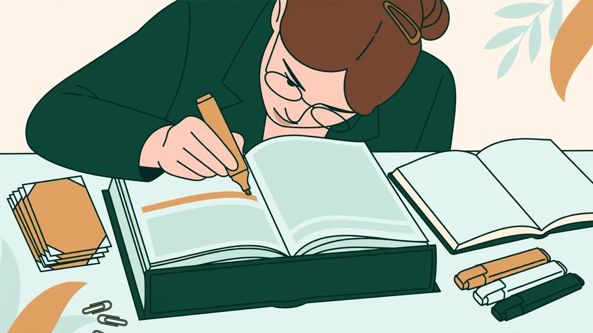 Étudiante en droit qui annote un code juridique avec des surligneurs, fiches de révision à côté.