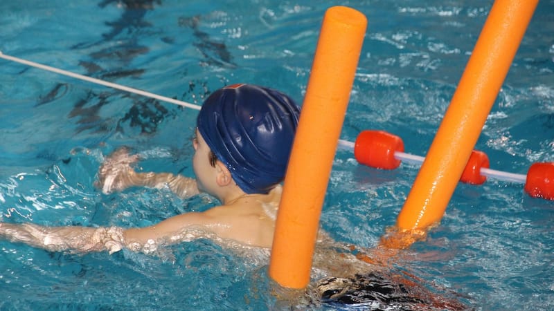 baignade, piscine, nouilles de natation, l'eau, nouilles, jeune, amusement, des sports, actif, nature, enfant, apprendre, cours de natation, leçons de natation