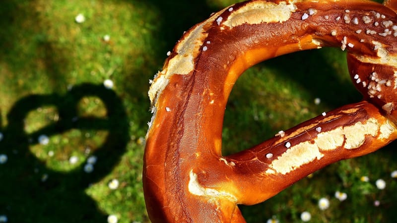 wiesnbreze, brise, bretzel, gigantesque, l'ombre, bretzel géant, appétissant, salé, produits de boulangerie, rouleau de lessive, spécialité, tradition, fête de la bière, croustillant, oktoberfest, bavarois