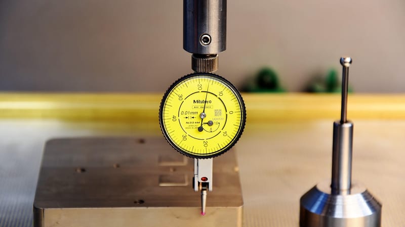 comparateur, bouton, palpeur, clés, être à la hauteur, outil, outillage, artisanat, horloge, aiguille, précision, bras de mesure, touche interchangeable, électrode, aligner, machines d'électroérosion, cuivre, à l'érosion