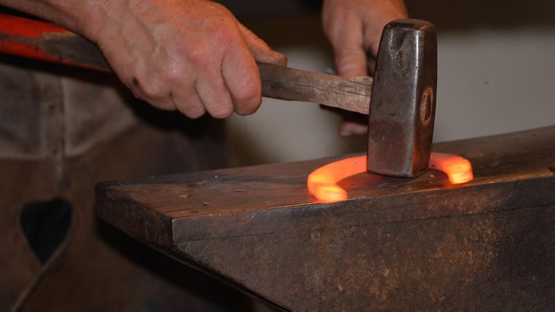 artisan, artisanat, fer à cheval, travail, enclume, forgeron, matériel, métal, acier, maréchal-ferrant, métier, marteau, fer, atelier, chaud, outil, vieux, battre, pince, sabot, former, frapper, forge, rouge