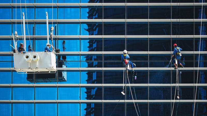 ouvriers, les fenêtres, imeuble, nettoyeurs, nettoyage, service, maintenance, berceau de grue, verre, réflexion, bâtiment de tour, gratte-ciel, urbain, ville, nettoyage, nettoyage, nettoyage, nettoyage, nettoyage