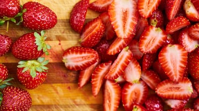 fraises, rouge, tranché, des fruits, des tranches de fraises, frais, mûr, récolter, biologique, produire, produits frais, en bonne santé, aliments, une alimentation saine, délicieux, fraises, fraises, fraises, fraises, fraises