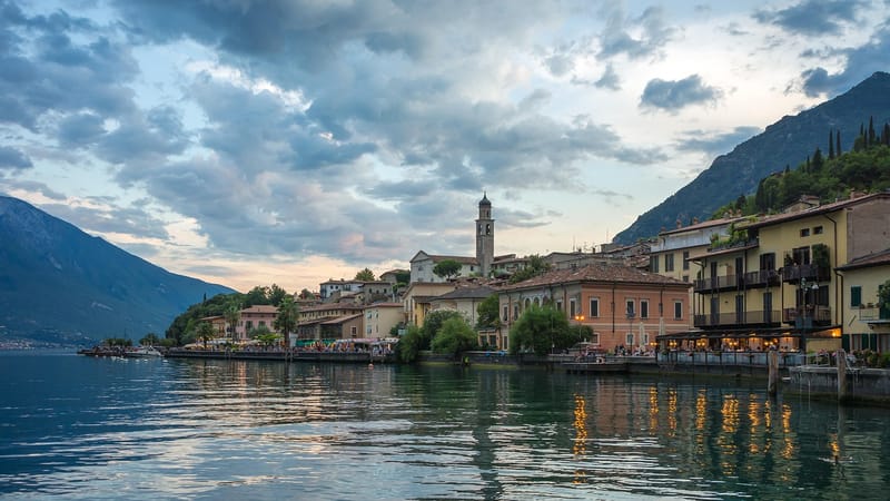 port, lac, architecture, vacances, l'eau, des nuages, paradis, montagne, maisons, imeuble, paysage, nature, ville, tourisme, garda, limone, limone sul garda, italie, garde, lake garda
