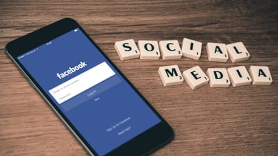 médias sociaux, facebook, téléphone intelligent, iphone, mobile, médias, la toile, l'internet, réseau social, réseaux sociaux, multimédia, facebook, facebook, facebook, facebook, facebook, réseaux sociaux