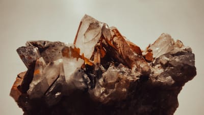 pierre de quartz, minerai de quartz, pierre précieuse, géologie, cristal de quartz, roches et minéraux, texture de quartz, pierre naturelle, minéraux précieux, formation géologique