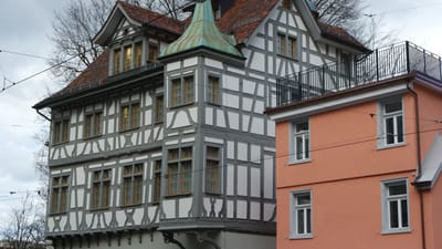 st gall, centre historique, historique, suisse, maison de ville, fenêtre en saillie, façade, tourelle, charpente, imeuble, ecole cantonale de, spisertor, ambiance d'hiver, février