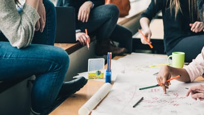 gens, filles, femmes, étudiants, copains, étudier, l'école, activité, devoirs, coloré, des stylos, dessin, esquisser, étudiants, étudiants, étudiants, étudiants, étudiants, copains, étudier, dessin