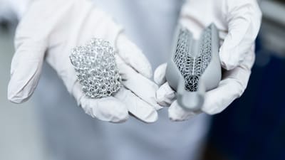 ingénieur, ingénierie, chimique, chimie, chemicalengineering, laboratoire, recherche, labcoat, science, gants, le bleu de la science, bleu recherche, bleu de laboratoire, bleu chimie