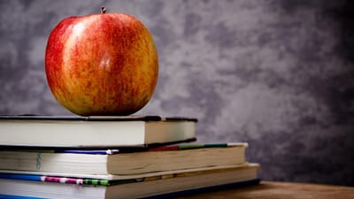 pomme, livres, nature morte, fruit, aliments, pomme rouge, empiler, pile de livres, salle de classe, pomme, pomme, pomme, pomme, pomme, livres, livres, livres, livres, livres, fruit, fruit