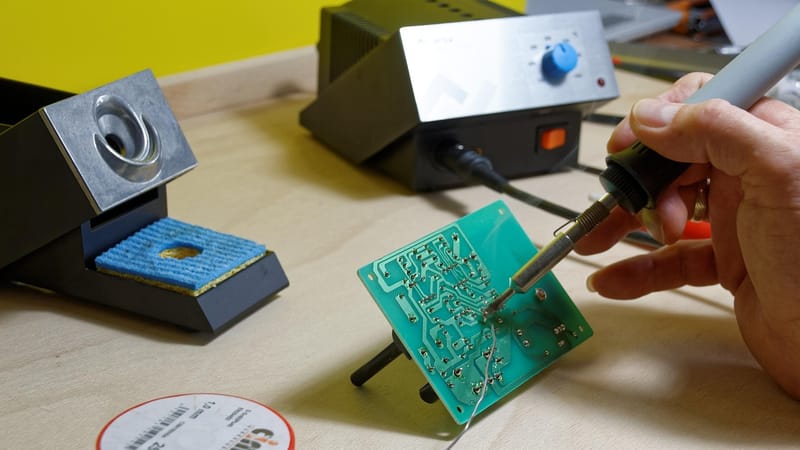 soudure, poste de soudure, étain, circuit imprimé, électronique, ingénierie électrique, la technologie, circuit, technicien en électronique, trace, soudure, soudure, soudure, soudure, soudure, étain, électronique