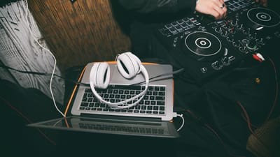 écouteurs, portable, dj, la musique, contrôleur dj, disc jockey, casque, l'audio, du son, divertissement, en jouant, vie nocturne, célébration, club, dj, casque, casque, casque, casque, casque, club, club, club, club