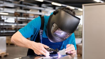 soudage, travailler, casque, traitement de la tôle, travail des métaux, soudeur, production, personne, homme, sécurité, bricoleur, atelier, a volé, mécanicien, réparation, soudage, soudage, soudage, soudage, soudage, soudeur, soudeur, soudeur, soudeur, soudeur, mécanicien, mécanicien, mécanicien
