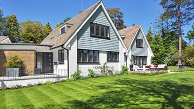 belle maison, jardin, style nouvelle-angleterre, aménagement paysager, jardinage, moderne, ensoleillé, domicile, extérieur de maison moderne, construction, maisons de luxe, extérieur de la maison, cher, résidence, nature, maison d'habitation, pelouse, maison privée