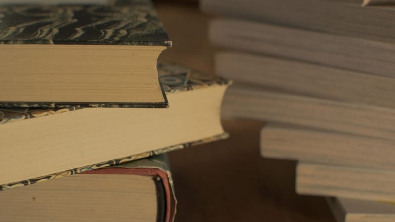 littérature, entraînement, bois, une bibliothèque, un livre, empiler, étudier, lis, littéraire, papier, recherche, école, écrire, ancien, université, savoir, science, information, apprendre, cahier de texte, grouper, vieille, document, culture, tas, collection, étagère, étagère à livres, antiquité, texte, antique, rétro, collège, côté, sagesse, brun, classique, sale, concept, bibliotheksbücher, alphabétisation, divertissement, fiction, couverture rigide, temps libre, blanche, en milieu de travai
