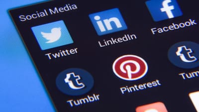 médias sociaux, facebook, twitter, instagram, icônes, commercialisation, lié, entreprise, mobile, pinterest, filtrer, téléphone intelligent, l'internet, la technologie, des ordinateurs, application, la communication, multimédia, réseau, numérique, logo, tumblr, marque, tweeter, www, dispositif, relier, bleu, affaires, bleu ordinateur, le bleu de la technologie, ordinateur portable bleu, bleu de téléphone, bleu de marketing, logo bleu, bleu mobile, bleu facebook, réseau bleu, le bleu de la commun