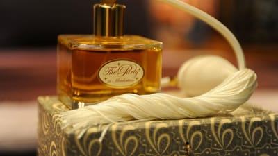 parfum, bouteille, flairer, arôme, verre, liquide, fragrance, aromathérapie, vaporisateur, mode, cosmétique, parfumé, sentir, aromatique, produits de beauté, hygiène, cologne, antique, odeur, produit, brown de mode, verre brun, bouteille brune, brown verres, parfum, parfum, parfum, parfum, parfum