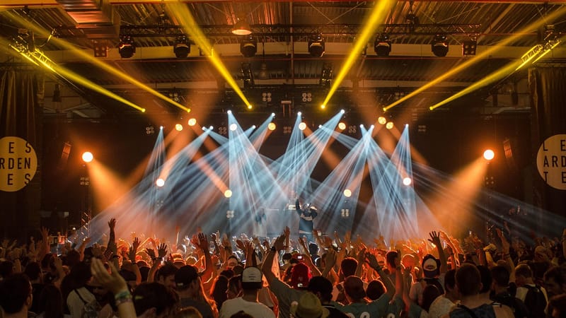 public, bande, concert, foule, festival, lumières, la musique, les musiciens, gens, performance, étape, lumières de la scène, un événement, événement en direct, fête, festival, festival, festival, festival, festival, fête