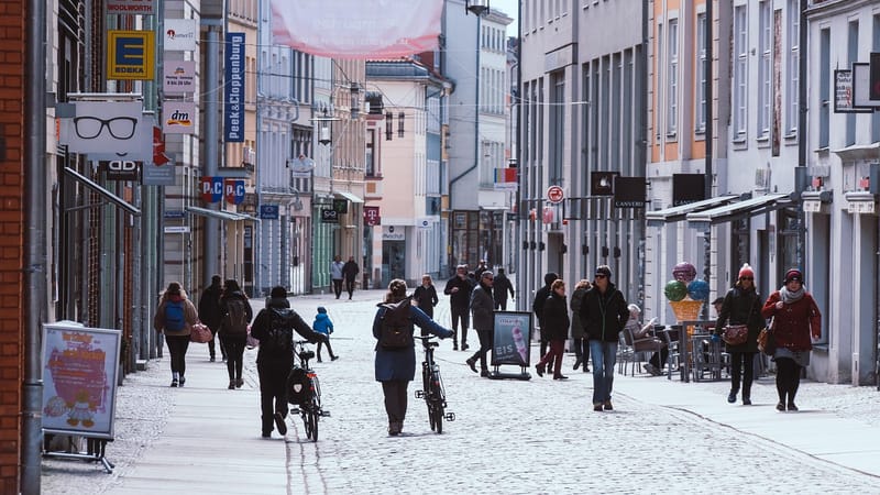 rue commerçante, zone piétonne, centre ville, gens, ville, urbain, tourisme, voyager